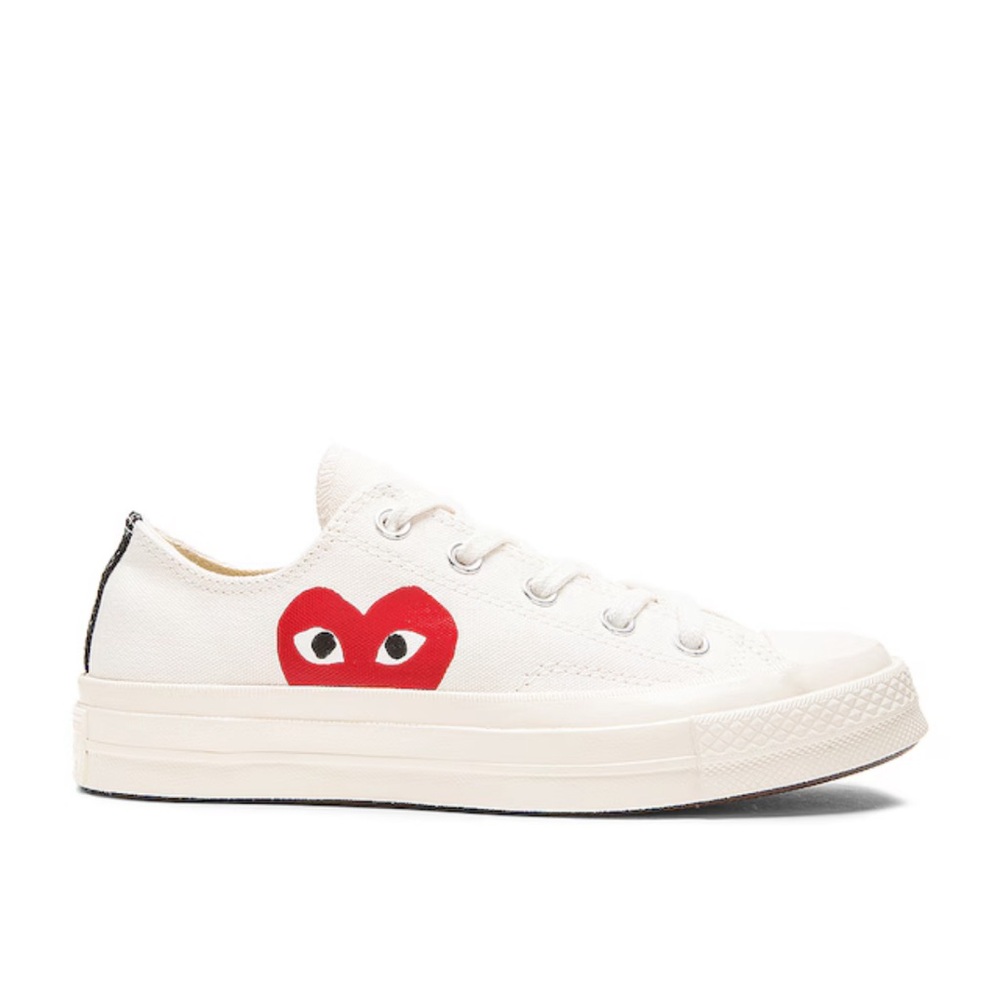 COMME DES GARCONS PLAY
Converse Large Emblem Low Top Canvas Sneakers